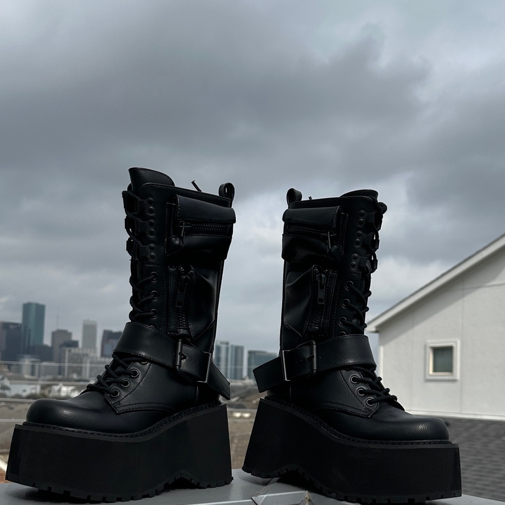 Current Mood Obsidian Platform Zip Up Boots - Picture 5 of 12